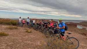 Turismo de cercanía: recorrer en bicicleta este sitio único de Villa El Chocón