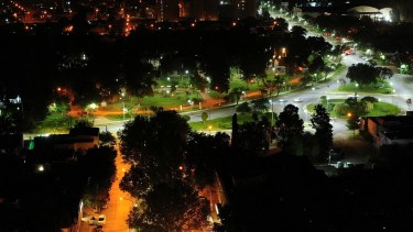 Cipolletti comenzó con la gran obra de recambio de luminarias