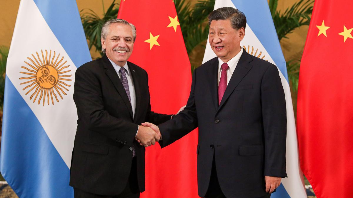 Alberto Fernández junto a su par de la República Popular China, Xi Jinping. / Foto: Presidencia.
