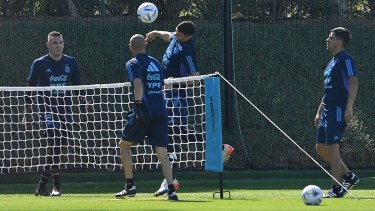 Los jugadores de la selección argentina volvieron a entrenar luego de la dura derrota en el estreno del Mundial de Qatar.