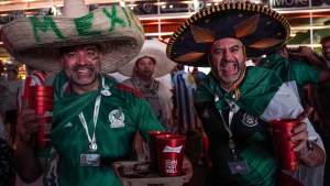 Tomar cerveza en el Mundial es una odisea para los fanáticos en Qatar