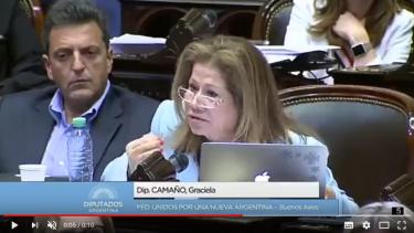 Sergio Massa hizo referencia a sus «superpoderes»: aclaró que no tiró la botella de agua