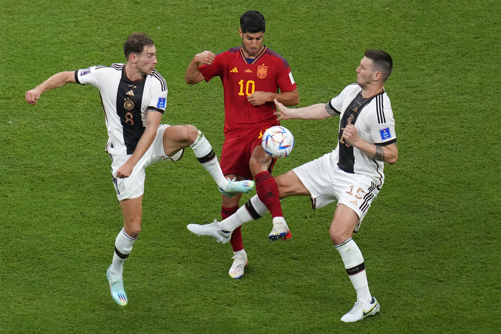 España puede darle una mano a Alemania, si le gana a Japón. (AP Photo/Ricardo Mazalan)