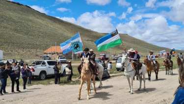 El colorido desfile por las calles del paraje abrió la jornada festiva. Foto: gentileza.  