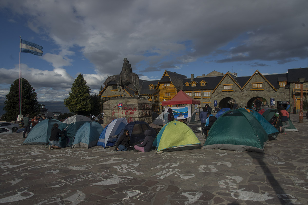 El año pasado hicieron un acampe simbólico para expresar la crisis habitacional en Bariloche, pero no hay respuestas del Estado. Archivo