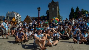 En el Centro Cívico de Bariloche se podrá ver el partido de Argentina en el Centro Cívico. Foto archivo/Marcelo Martinez