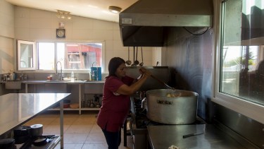 El hogar Emaus en Bariloche es un ejemplo que tomaron las legisladoras para abordar la ley de las personas en situación de calle. Foto: Marcelo Martinez