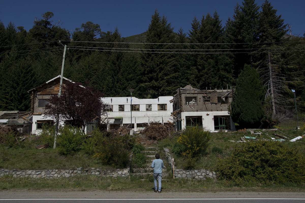 El rewe está emplazado en cercanías del exhotel de Villa Mascardi, que fue destruida durante la usurpación de la comunidad Lafken Winkul Mapu, según la imputación de la fiscalía federal de Bariloche. (Foto de archivo de Marcelo Martínez)