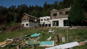 Villa Mascardi: Parques Nacionales empezó la demolición del exhotel en la zona de conflicto mapuche
