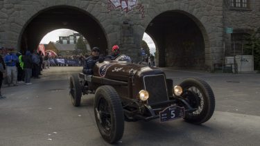 La fiesta de las Mil Millas Sport cautivó a los fanáticos de los autos clásicos en Bariloche