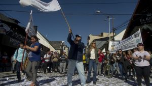 Los gastronómicos de Bariloche reanudan las protestas en hoteles 4 y 5 estrellas
