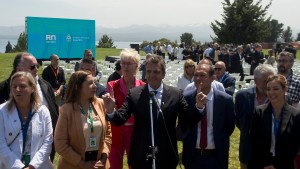 Massa hizo anuncios en Bariloche para la fruticultura, el hidrógeno verde y Vaca Muerta