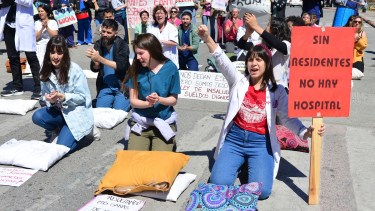 Los trabajadores de la salud reclamaron este miércoles a la mañana  en el Centro Cívico. Foto: Chino Leiva