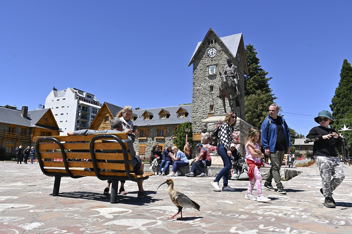 Bariloche se prepara para el verano y las autoridades miran de cerca los precios, especialmente en hotelería. Foto: Chino Leiva