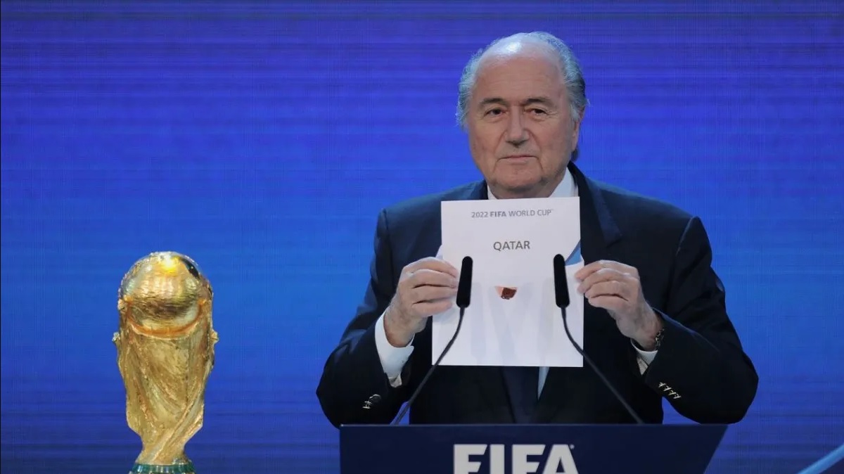 El expresidente de la FIFA reconoció que fue un error haber elegido a Qatar como sede.