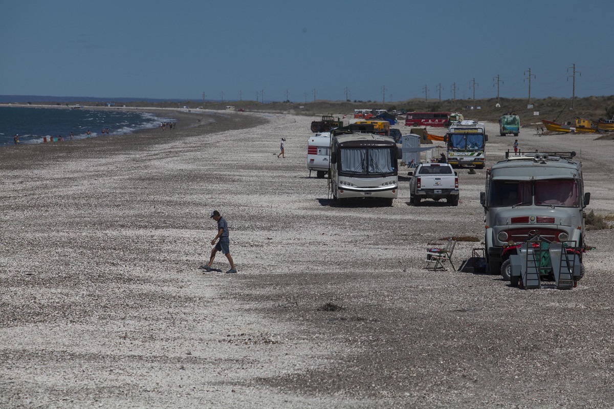 El intenso tránsito vehicular destruye la playa de conchillas.
Foto : Marcelo Ochoa