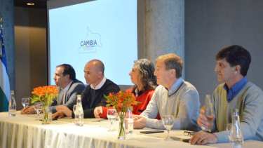 Tortoriello eligió no confrontar. El diputado había protagonizado el lanzamiento de Cambia Río Negro junto a Dalceggio y Martínez (izq.).