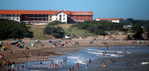 Ofrece dos complejos turísticos, uno está en las playas de Chapadmalal, provincia de Buenos Aires, y el otro en las sierras de Embalse en el Valle de Calamuchita, provincia de Córdoba.