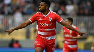 Miguel Borja, autor de dos tantos en la victoria de River sobre Colo Colo. 