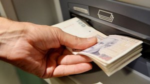 Tarjetas de débito: se usan cada vez más para compras y menos para extracciones