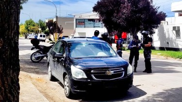 La policía interceptó a los sujetos que se movilizaban en un vehículo en al zona céntrica de Regina.