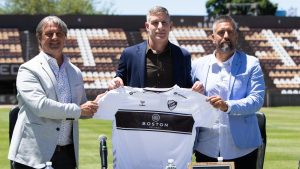 En el día de su cumpleaños, Palermo asumió como técnico de Platense