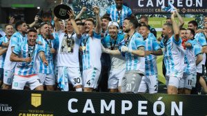 Racing le ganó a Boca en un partido caliente y se quedó con el Trofeo de Campeones