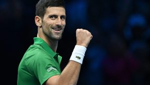 Djokovic logró un gran triunfo ante Tsitsipas en el debut por el Masters de Turín