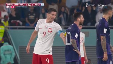 Messi ignoró a Lewandowski y explotaron las redes.