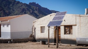 Invertirán 18 millones de dólares para abastecer con energía solar a casi 500 centros de salud