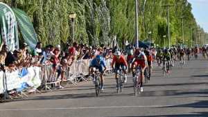 Tivani en un sprint tremendo ganó la primera etapa de la Vuelta al Valle