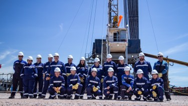 Estudiantes visitaron u equipo de perforación de Phoenix en Mata Mora. (Foto: gentileza)