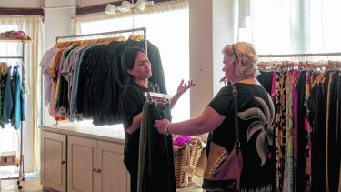 La ropa cuesta cada vez más y se vende cada vez menos