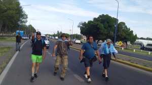 Retirados de la Policía unirán a pie Roca con Viedma para exigir el pago de «zona austral»