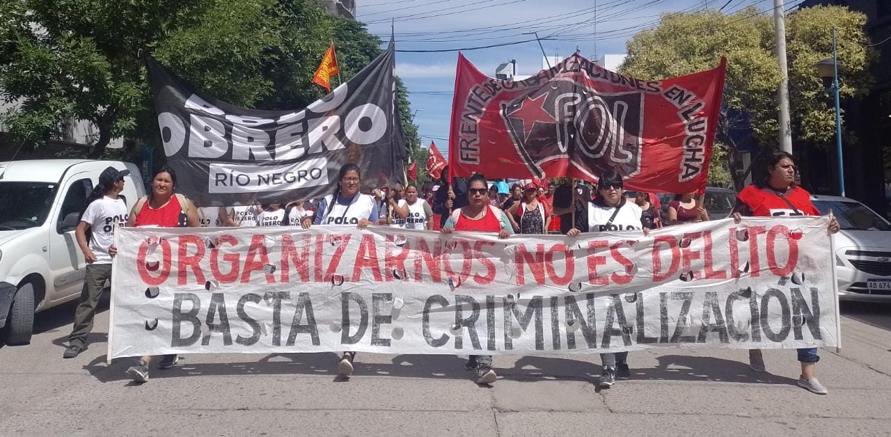 Polo Obrero y FOL se unieron para sumarse a la protesta nacional por el aumento del salario mínimo. foto: Matías Subat