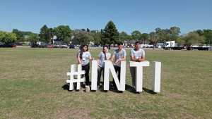 Estudiantes de Roca desarrollaron una máquina agrícola y la presentaron en Buenos Aires