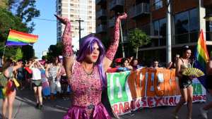 Tras el partido de Argentina, más de un centenar de personas participó de la Marcha del Orgullo en Roca