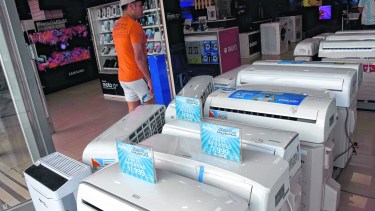 Llueven las ofertas de productos electrónicos pero el sueldo queda corto.