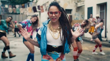 Ya está en marcha la Feria del Libro en Viedma y  Miss Bolivia presenta su libro