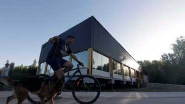 En el ingreso al área nacional protegida de Hiroki, los guardas ambientales tienen su espacio de trabajo (foto Oscar Livera) 
