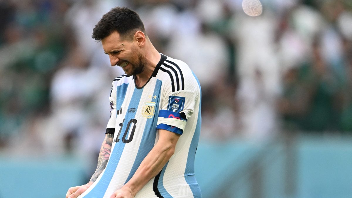 Todo es válido para sacarle "la mufa" a Lionel Messi. Foto: AFP.-