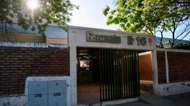 En neuquén reclaman por la inacción de una escuela ante una denuncia. Foto: Matías Subat.