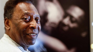 Empeoró la salud de Pelé y deberá pasar Navidad en el hospital
