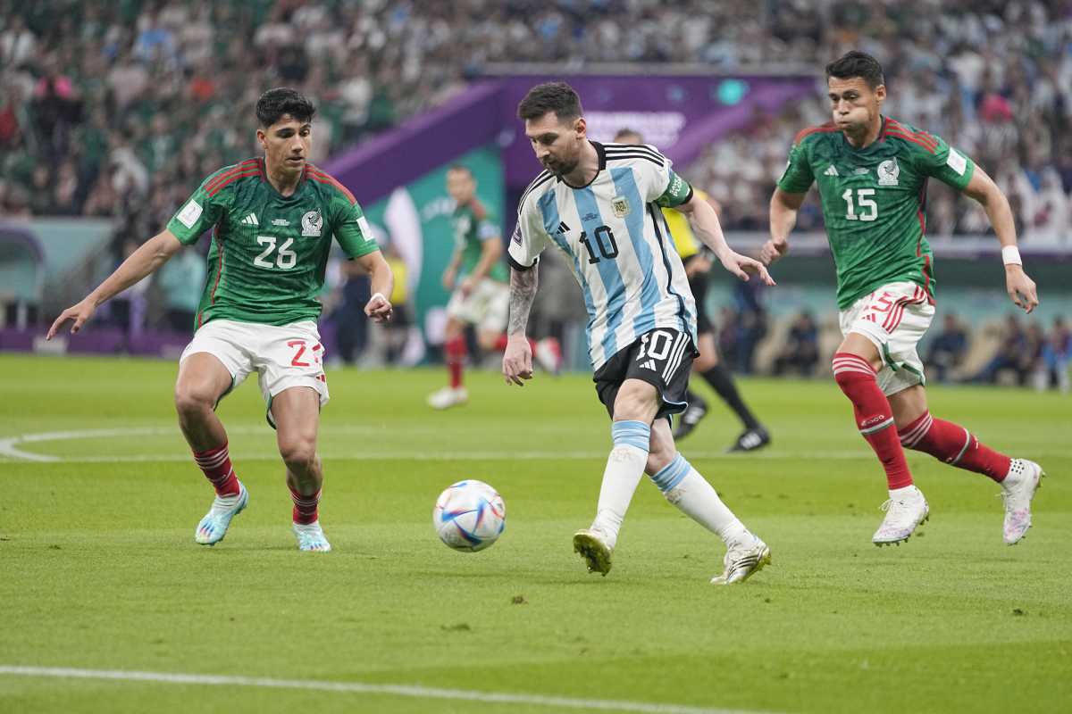 Las cuatro veces que Argentina jugó con México en mundiales ganó. (Fotos: AP)