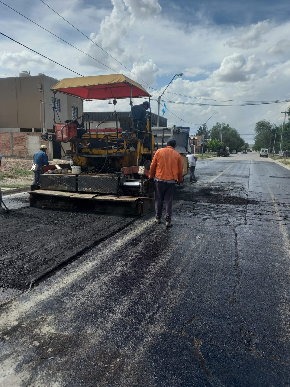 El jueves pasado iniciaron algunas de las tareas a cargo de los trabajadores del servicio de Obras Públicas del municipio de Roca. Foto Gentileza.