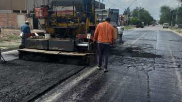 Lanzaron un plan para reparar el asfalto de las deterioradas calles de Roca
