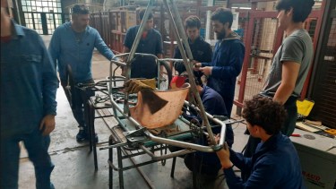 La carrocería fue íntegramente construída y diseñada en los talleres del CET 1 de Roca. Foto Gentileza.