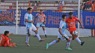 Roca va contra Rincón y La Amistad frente a Juventud Agraria. (Foto: Juan Thomes)
