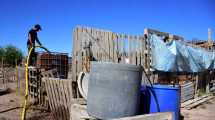 Imagen de Por no tener tanques plásticos, el municipio de Roca no les deja agua potable hace 15 días
