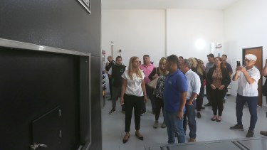 Autoridades del municipio de Roca inauguraron el crematorio y aseguraron que habrá servicios gratuitos para quienes perciban tarifas sociales. Juan Thomes.